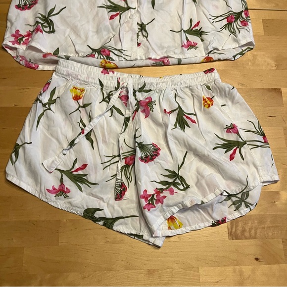 Piyama Women's Size S White Floral Button Front Pajamas Set Shirt Shorts - Picture 3 of 11